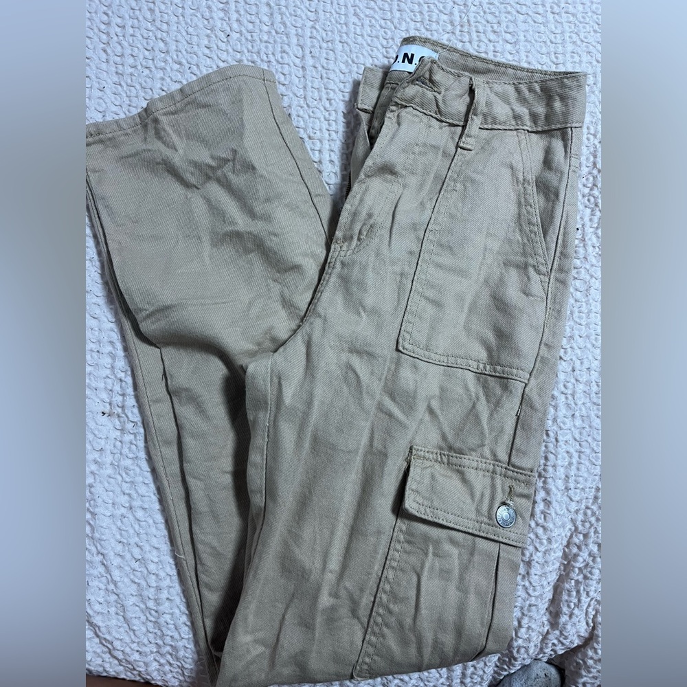 NWOT Tan SONG cargo jeans
